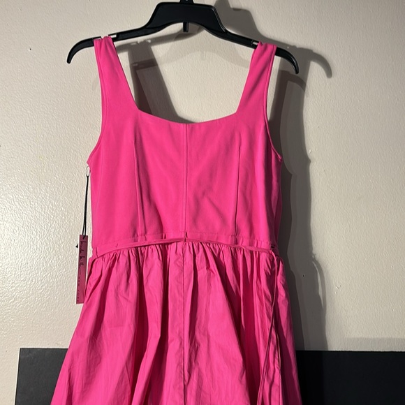 Nicole Miller, New York size medium. NWT. Hot pink dress. Side pockets and belt - Picture 9 of 10